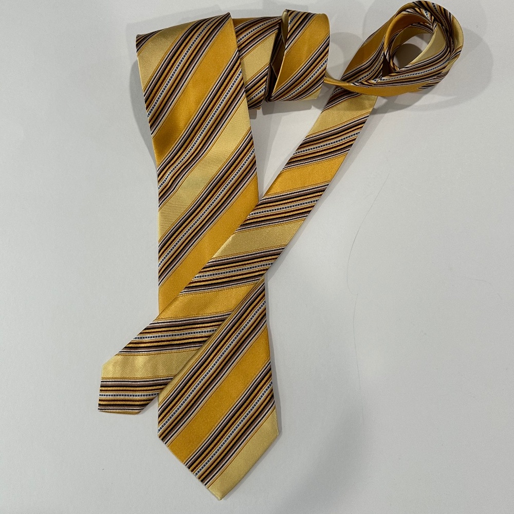 Men's ERMENEGILDO ZEGNA classic neck tie.